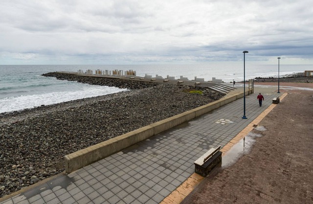 Seafront 2BR Home - Views - Peaceful