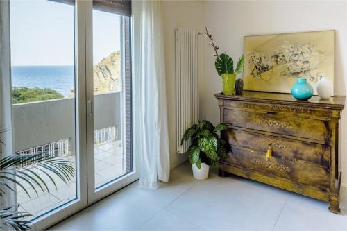 Seafront balcony Aci Castello, Private parking