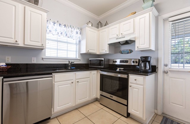 Seahorse- Central Location In OB Close TO Wharf! NOW FIDO FRIENDLY!