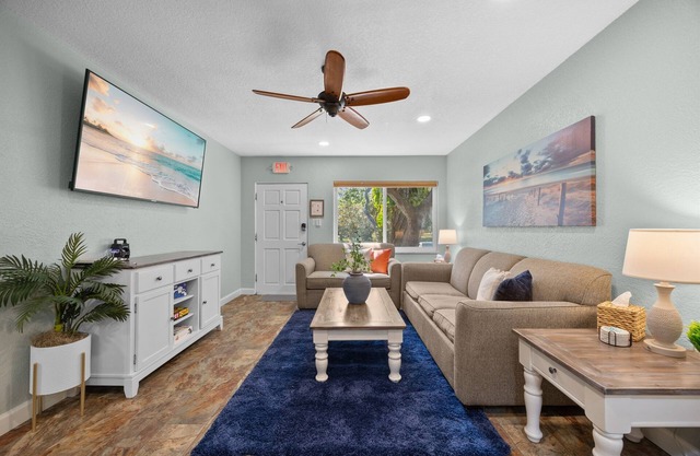 Seahorse-Mins to Beach, Pet Friendly, Firepit
