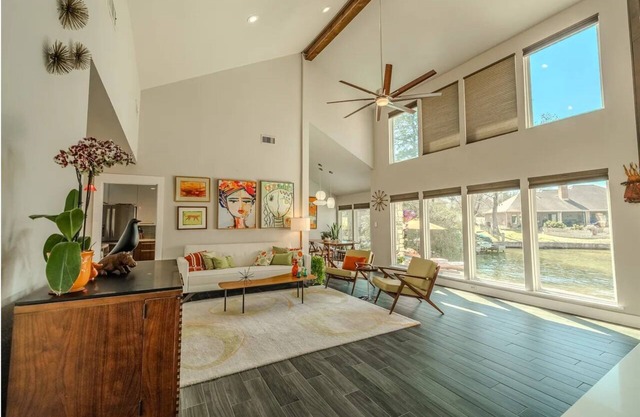 Seahorse Place II - Lakefront Luxury Escape w/Private Pool on Lake Conroe