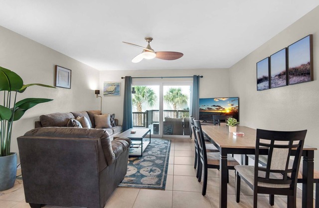 🌊🌴Seahorse Siesta: Walk to the Beach | Lagoon Views | Two Balconies