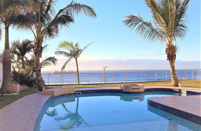 Seashelles Apartment A With Beach Views in Umhlanga Rocks