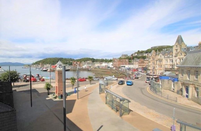 Seaside Apartment - sleeps 4 guests in 2 bedrooms