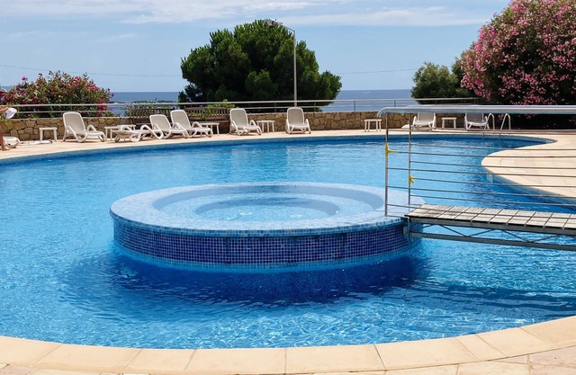 Seaside apartment with pool
