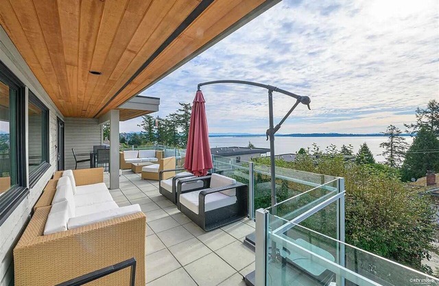 Seaside Bliss: YUS White Rock Home