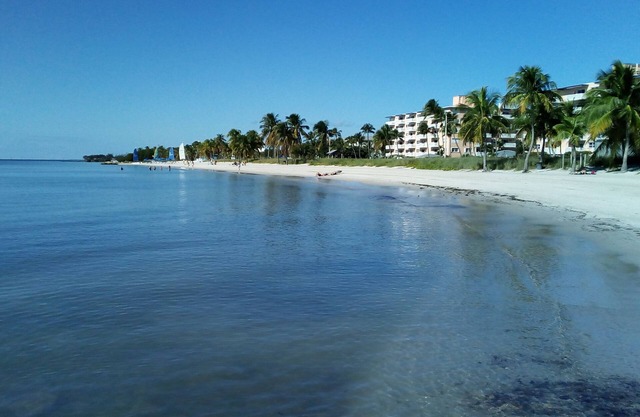 Seaside Condo, 2 pools, close to Old Town