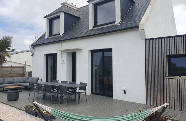 Seaside house with jacuzzi 500 metres from the beach