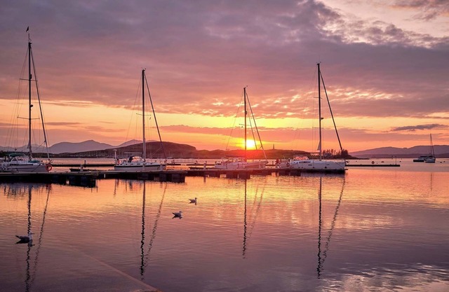 Seaside Serenity | 2 Rooms with Stunning Views l Near McCaig's Tower