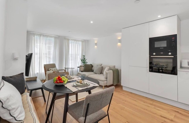Seaside Serenity Modern Apartment Close To Beach
