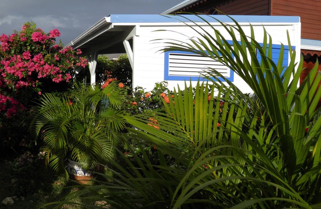 SEASONAL RENTAL VILLA STANDING 3/4 PERS (2 ADULT/2 NFE). POOL SPA SAUNA