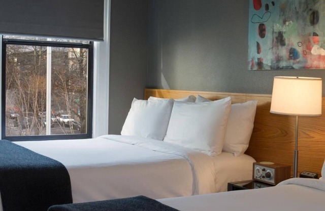 Seattle Heartbeat - Enjoy Shops, Bars, & Sculptures | 3 Units