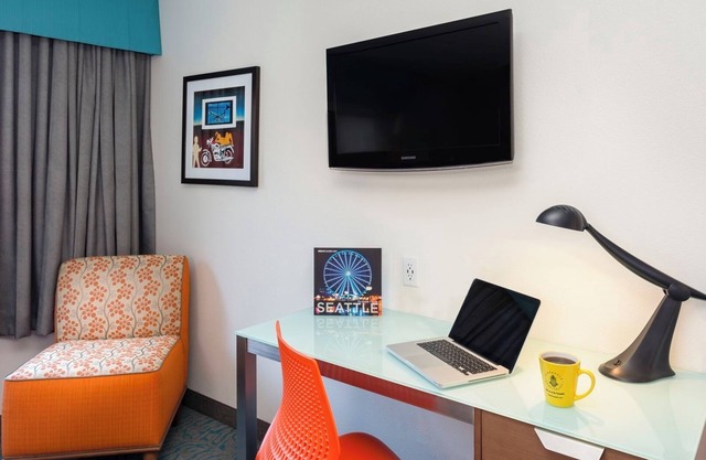 Seattle Retreat for Perfect for Family Stay | Seasonal Pool Access