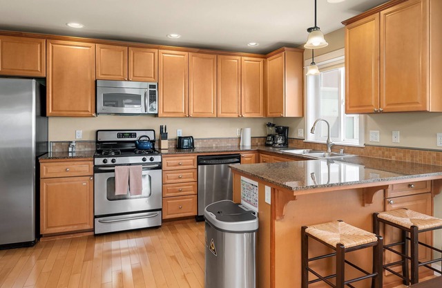 Seattle Vacation Home: Life's A Game - 3 bedrooms each w/dedicated bath