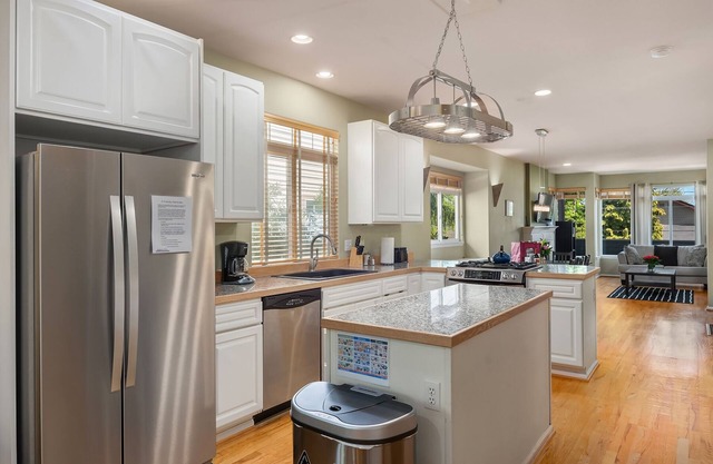 Seattle Vacation Home: The Vineyard: 3 bedroom/2.5 bathroom