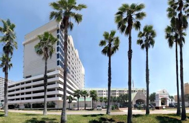 SEAVIEW APT Building on the beach Picture of the view taken from the balcony.