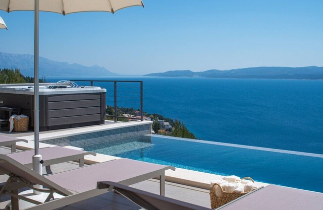 Seaview Villa Aria: Spectacular 3-bedroom Retreat