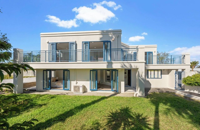 Seaview Villa near the Harbour.