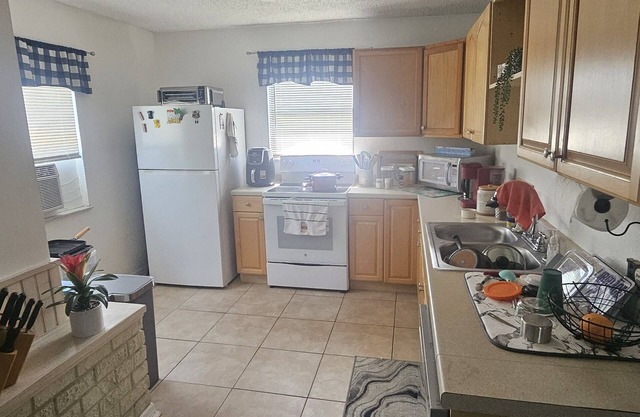 Sebastian Gardens Inn & Suites