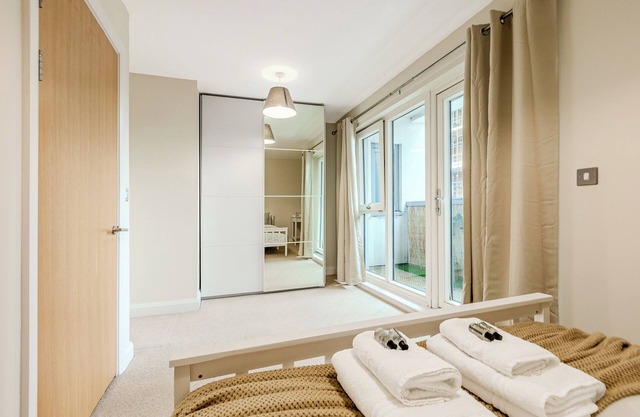 Secluded 2BR w/Balcony, Surrey Quays, Bermondsey