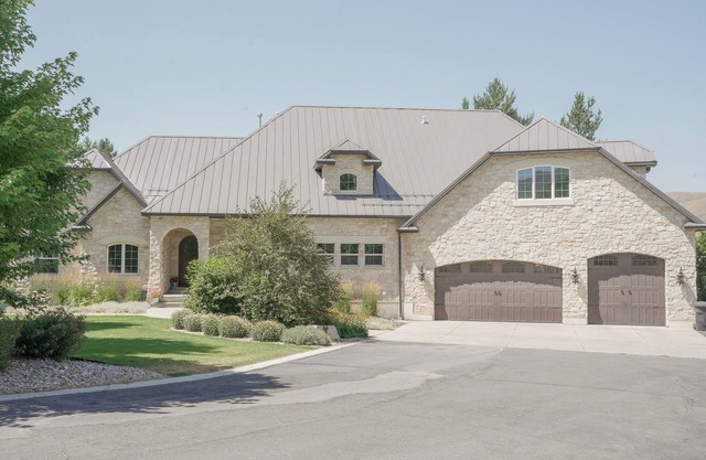 Secluded and peaceful country home near mountains, reservoir, ski resorts.