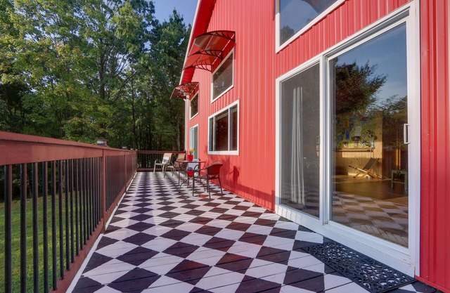 Secluded Berkeley Springs Home w/Fire Pit + Deck!