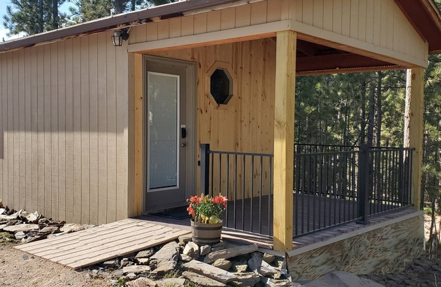Secluded Black Hills Studio Cabin Near Crazy Horse and Custer State Park