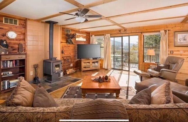 Secluded Cabin w/HOT TUB, Woodburning Stove, VIEW on PRIVATE 2 acres