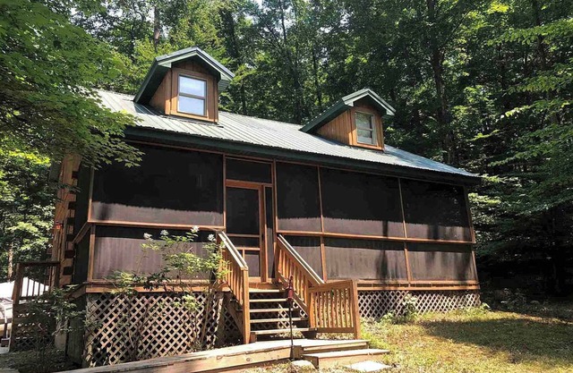Secluded cabin with hot tub, fire pit near Patoka Lake, marina and winery