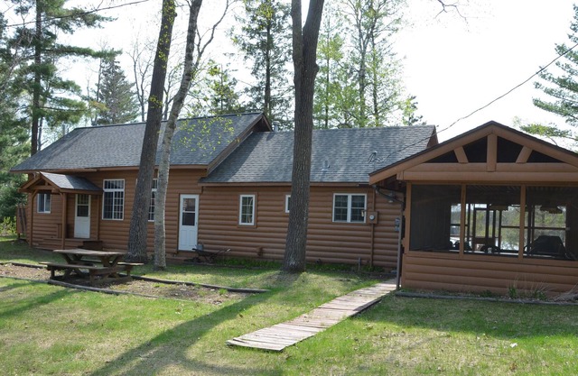 Secluded Cabin with Lake front access, next to multiple riding trials