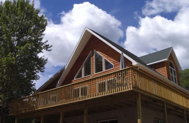 Secluded, Convenient, Hot tub, WiFi, Near Cacapon State Park
