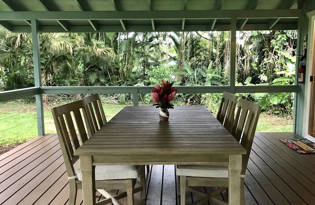 Secluded cottage on Tropical flower farm