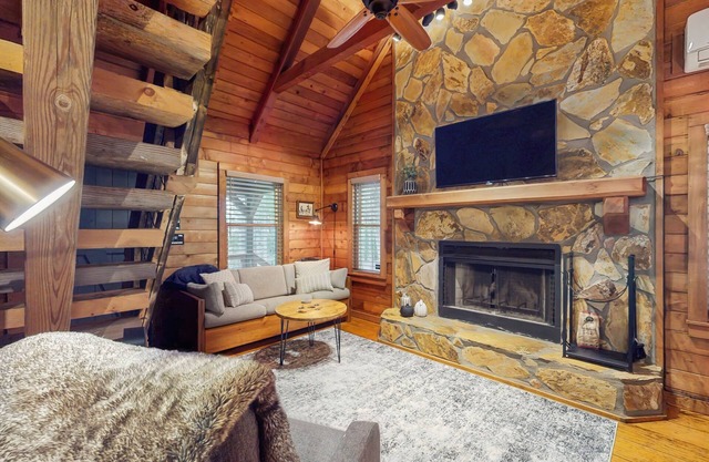 Secluded dog-friendly cabin with wood fireplace, mtn views, & expansive deck
