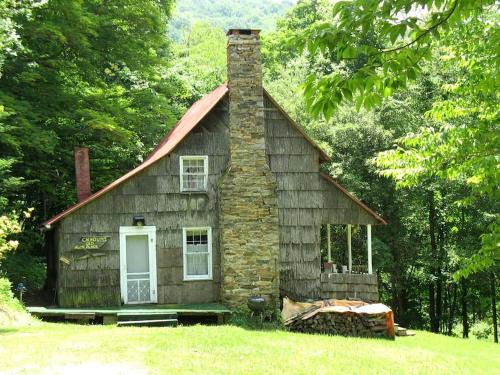Secluded Family-Friendly Cabin Rental on 90 Acres in Newland, North Carolina