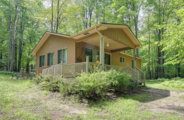 Secluded Farwell Cabin w/Fire Pit & Gas Grill!
