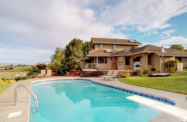 Secluded getaway with lake view, private hot tub, seasonal pool & spacious yard