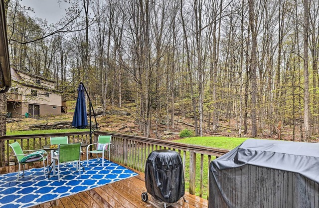 Secluded Lake Ariel Hideaway w/ Deck & Pool Access