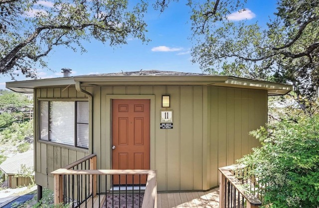 Secluded Lakefront Bungalow - Shared Community Pool and Hot Tub #11