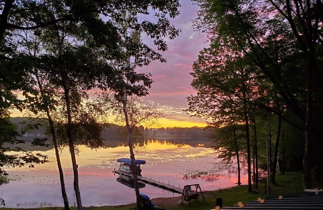 Secluded Lakefront Log Home on 4 Acres With Sauna