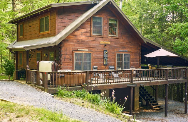 Secluded Log Home on 11 Forested Acres🌲 Jacuzzi🔥 Fire Pit🔥 Wood Stove🔥