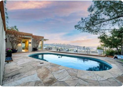 Secluded Luxury Hollywood Hills Retreat