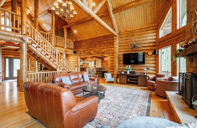 Secluded Luxury Retreat w/Views & Firepit