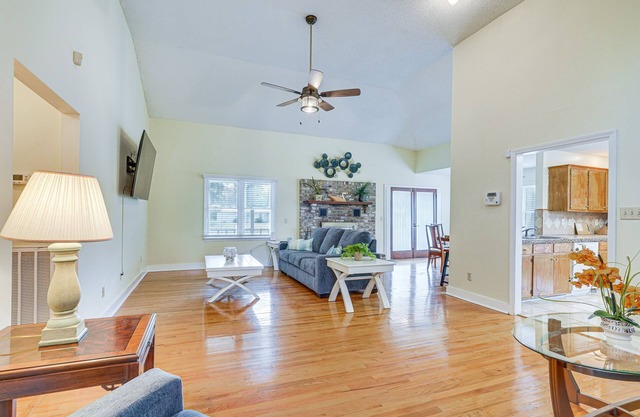 Secluded Mount Pleasant Home - 6 Mi to Beaches!