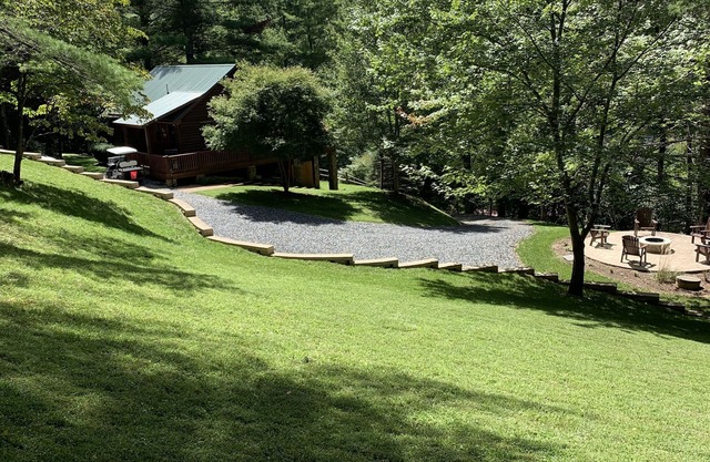 Secluded Mountain Home Nestled in a Private River Community, Wi-Fi, Fire Pit,