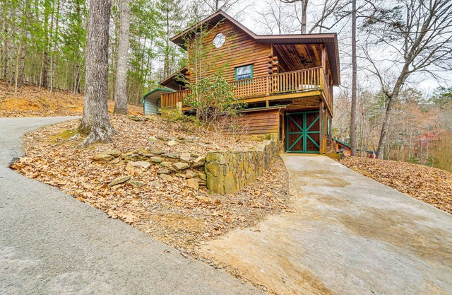 Secluded Mtn-View Cabin w/Fireplaces in Murphy!