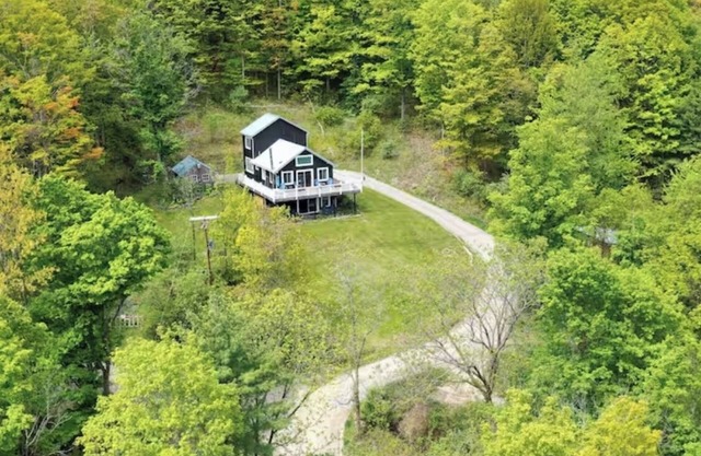 Secluded Oasis: Luxurious Retreat with Stunning Views 2BR/1BA