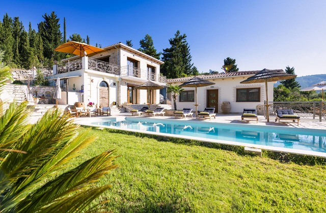 Secluded THE VIEW Villa ideal for 10 adults & 7 kids w/t ping pong & pool