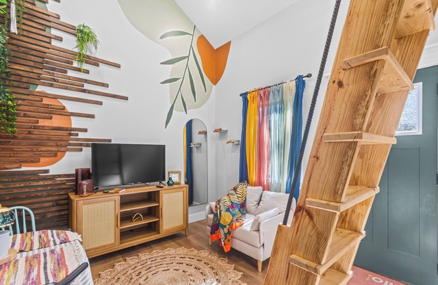 Secluded Tiny Home in Exclusive Paris Mountain!