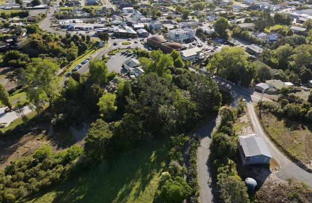 Secluded Two Bedroom Cottage Seconds away from Matakana
