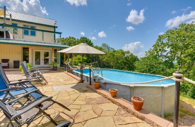 Secluded, views, Hot Tub Sleeps 4